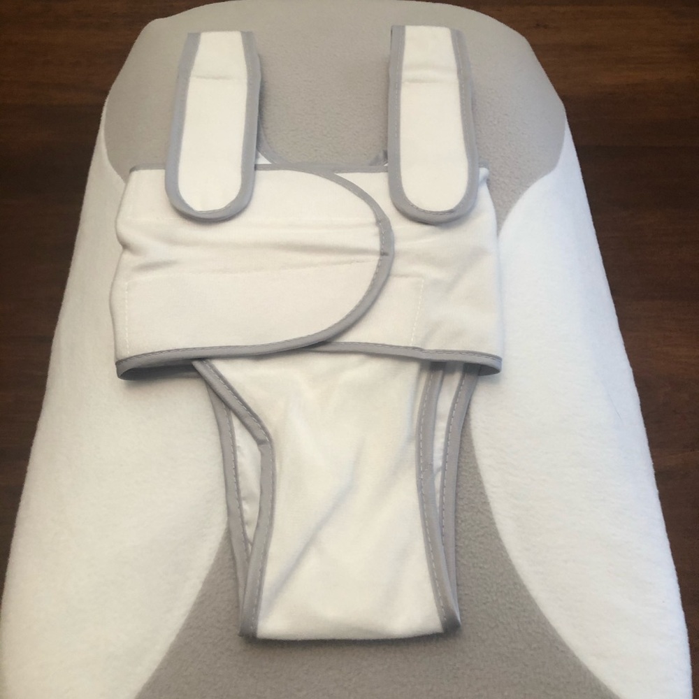 Babocush Newborn Comfort Cushion. Like NEw w/box.